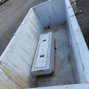 Large 400 gallon water Trough, Steel reinforced concrete, 
Complete with 3 1/2 inch drain plug/bung & 2 piece assembly lid 
For Further details contact Sam on 07522716854 or Mark on 07710637078