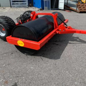 Jarmet 8ft field roller with wheels .
Hydraulic dual action ram for lifting roller off deck for ease of transportation, For further details please call 
Sam on 07522716854 or Mark on 07710637078