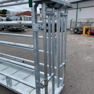 2.6 mtr Condon Portable Cattle Crush, 8 foot cage c/w tread plate floor. 2 bar c section gate, 3-point linkage, pallet fork attachments, Semi-auto gate & slam back gate included as standard & adjustable head stock and greasing points, For further details contact Sam on 07522716854 or Mark on 07710637078