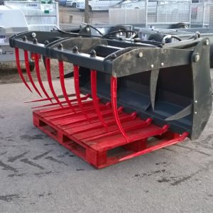 Jarmet Tine Grab 6ft Wide Double acting hydraulic arms , euro attachment
for more details contact Mark on 07710 637078