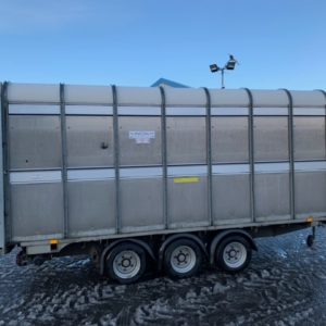 Ifor Williams DP120 Tri-Axle Stock Trailer 3500kg , Build Date July 2017, Complete with Easy load Deck System, Large cattle division, 2 Sheep divisions, Sumptank kit & Spare Wheel, Fully serviced by our workshop and ready to work, for more details contact Mark on 07710 637078
