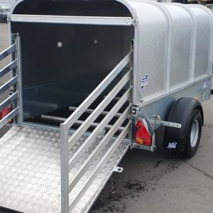New Ifor Williams P7e Livestock Trailers 750kg, Unbraked, Complete with Rear Loading gates, Roof Vents & Spare Wheel, Accessories available including internal divisions & Lamp guards etc, for more details & prices Please Call Mark on 07710 637078 , Sam on 07522 716854 or Sales on 01463 248268.

Available to view at Inverness & Inverurie Depots.