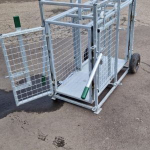 Condon Lamb Weigh Scales Crate 
For more information & prices please call Mark on 07710 637078, Allan Grant 07743 199174 or sales on 01463 248268