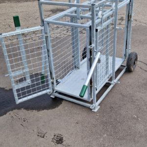 Condon Lamb Weigh Scales Crate 
For more information & prices please call Mark on 07710 637078, Sam on 07522 716854 or sales on 01463 248268