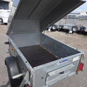 Fibre Glass Canopy Lid, ideal for camping.  
Very Clean